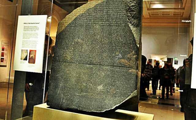 Egipto y la piedra Rosetta.