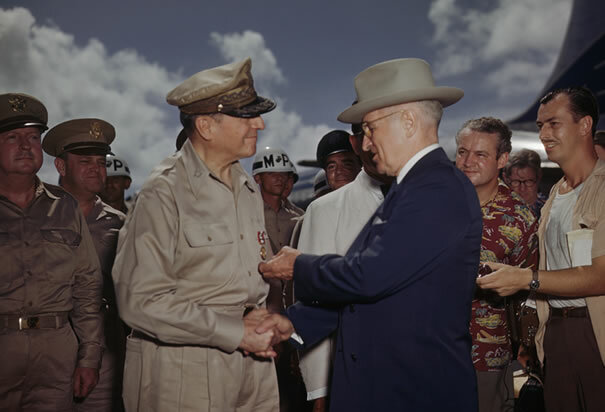 Truman destituye a MacArthur