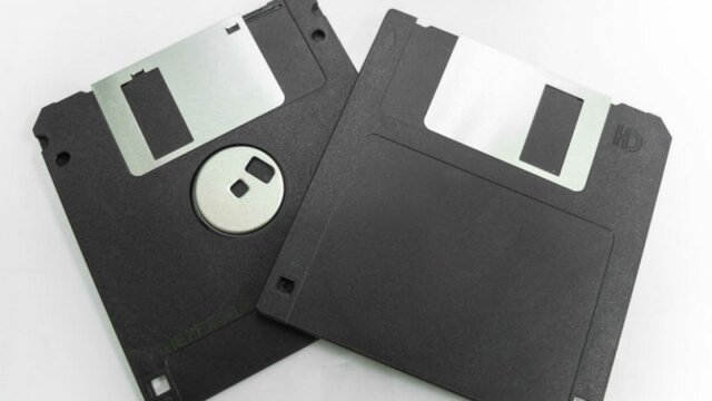 IBM Invents "floppy disk"