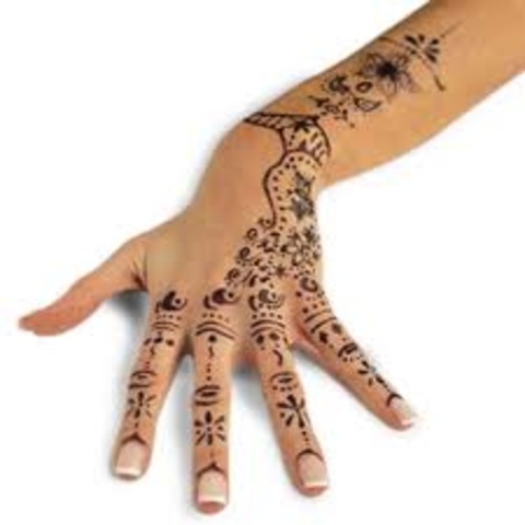1000 BCE Henna as tattoo art starts spreading