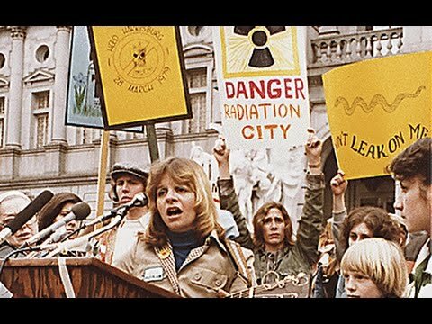 Los movimientos contraculturales adoptaron un logotipo antinuclear