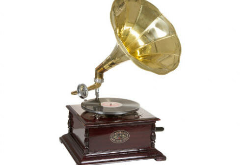 GRAMÓFONO Y DISCO DE PASTA