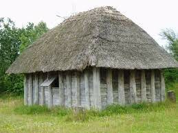 Peasants in England live in simple huts of one or two rooms. There are no panes of glass in windows and no chimneys. Rich people live in stone castles.