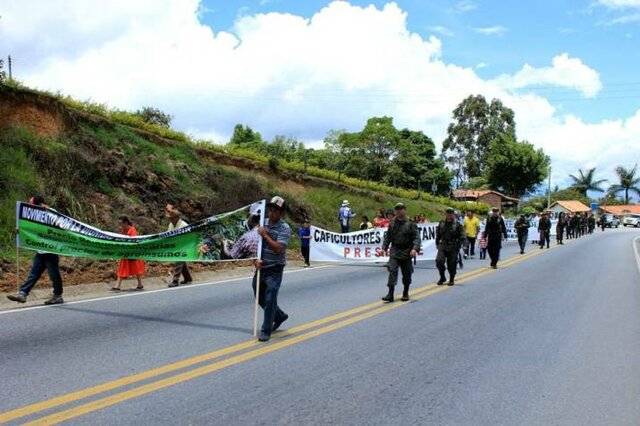 MOVIMIENTOS SOCIALES EN COLOMBIA (ARCHILA)