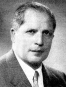 Profesor Pedro Almeida Lima primer profesor de neurocirugía de Portugal realizo la primera leucotomía prefrontal (más tarde renombrado "Lobotomía" por Walter Freeman y James Winston Walts) el 27 del mismo año.