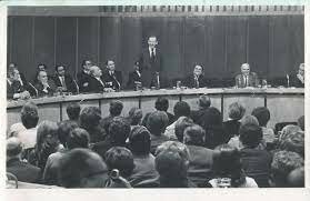 El aumento de la población y la economía.