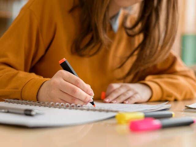 Artículos publicados en Comparative Education Review.