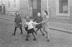 Declaración de Ginebra. «la humanidad debe al niño lo mejor que ésta puede darle.»