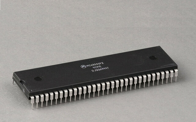 CPU- hardware de procesamiento MOTOROLA 6800