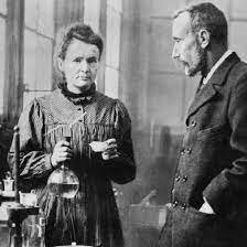 Pierre y Marie ganan el premio nobel, por el descubrimiento del radio y polonio.