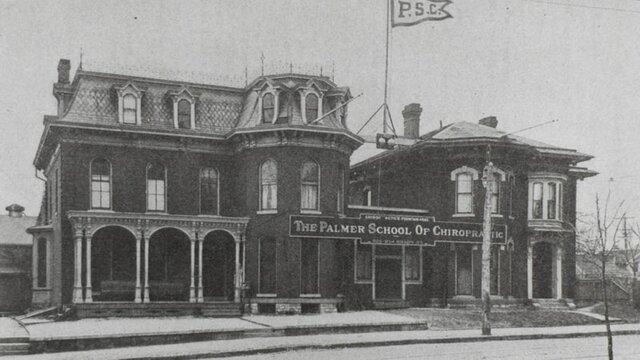 Primera Universidad de Quiropraxia