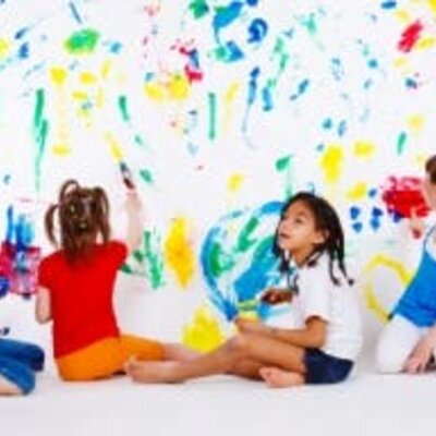 Timeline: TRAS LOS PASOS DE LA INFANCIA Y ADOLESCENCIA