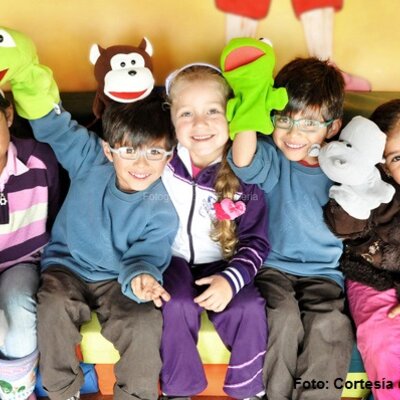 Timeline: TRAS LOS PASOS DE LA INFANCIA Y LA ADOLESCENCIA