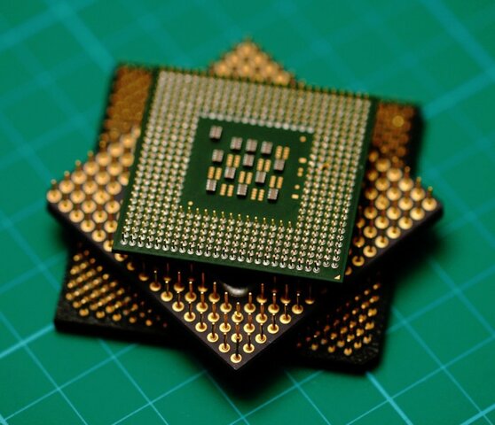 CHIPS DE SILICIO Y MILES DE TRANSISTORES EN CM2