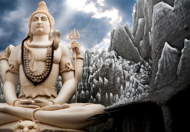 1700 SE ORIGINÓ EL YOGA