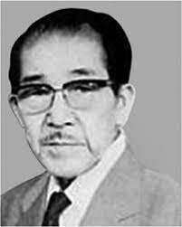 Dr. Hisatugu Numata e toma la primera radiografía panorámica de los dientes.