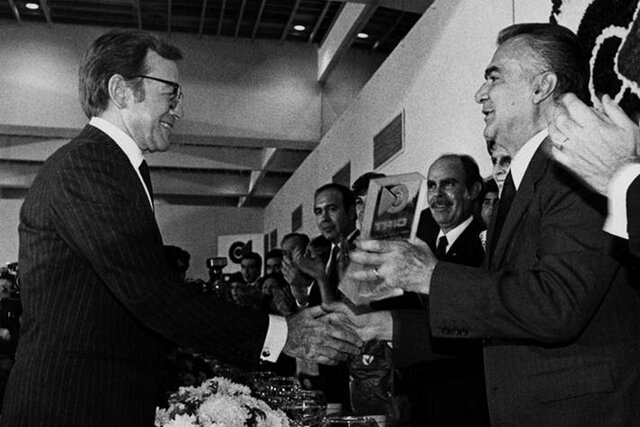 ♣ Implementación del neoliberalismo