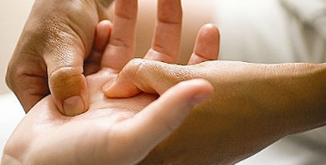 Curación por el tacto