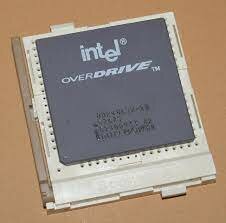 Se presentan los primeros procesadores Over Drive, los cuales les permitían a los usuarios de ciertas PC's  con capacidad de actualización, el aumentar el rendimiento del sistema operativo.
