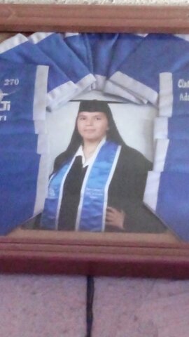 me gradué de la preparatoria y me dieron mi certificado