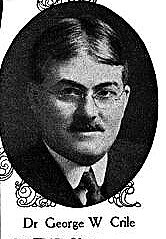 George Washington Crile realiza transfusiones directas con su método arteria-vena que tiene en cuenta los hallazgos de Landsteiner.