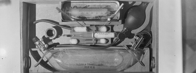 Josep Antoni Grifols  Roig demostró que la sangre podía donarse, almacenarse y luego transfundirse a un paciente sin que el donante y el receptor estuvieran presentes simultáneamente.