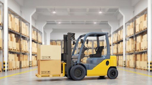 Llegan los montacargas.