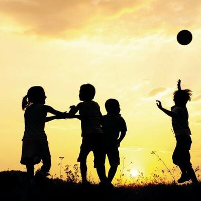 Timeline: Tras los pasos de la infancia y adolescencia