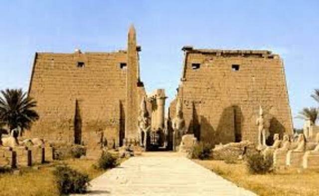 Ciudad de Thebas: Inspector.