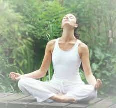 Técnicas de relajación (como ejercicios de respiración, ensoñación dirigida y relajación muscular progresiva