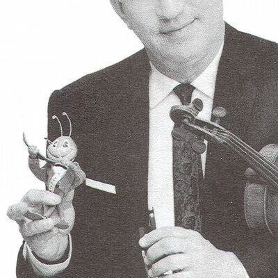 Timeline: Biografía de José Francisco Gabilondo Soler