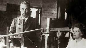 MARIE S. CURIE y PIERRE CURIE