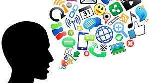 Swartz fue descubierto realizando descargas masivas de la base de datos académica JSTOR en el Instituto Tecnológico de Massachusetts (MIT) y se inició un procedimiento legal en su contra, el cual implicó una multa económica y años de cárcel.