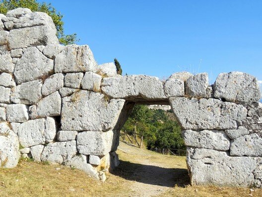 •	9,000 Ac- Construcción de paredes
