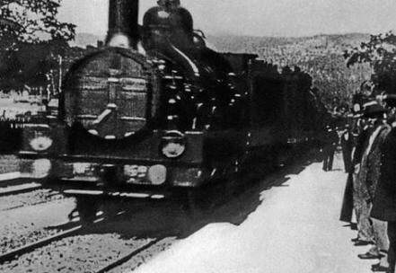 Se proyectaron las películas de “La llegada del tren” y “La salida de los obreros de la fábrica”.