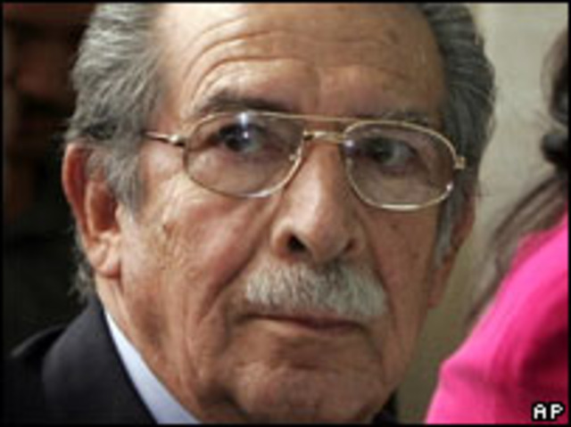 Efrain Rios Montt se hace presidente