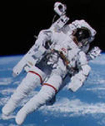 совершён первый в истории выход человека в открытый космос. Космонавт Алексей Леонов совершил выход в открытый космос из корабля Восход-2. (СССР).