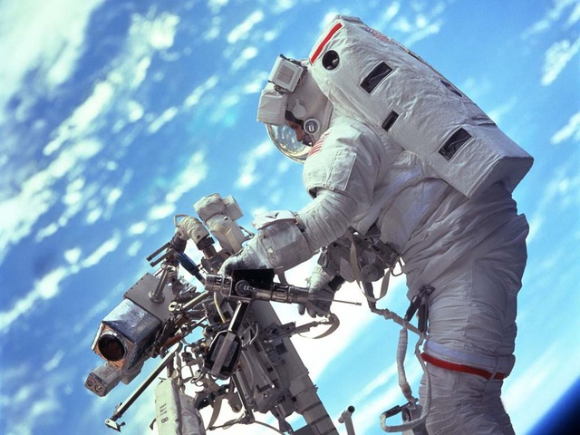 запуск первого аппарата, покинувшего впоследствии пределы Солнечной системы: Пионер-10. (США).