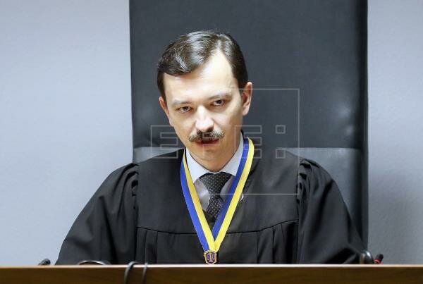 En febrero de 2014 surgieron dos movimientos de protesta contra gobiernos totalitarios; el primero fue el Euromaidán, o revolución ucraniana, que resultó en el derrocamiento del presidente prorruso Víktor Yanukóvich