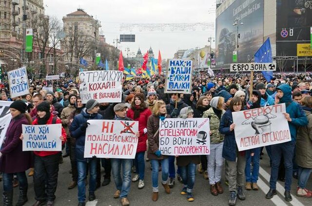 En febrero de 2014 surgieron dos movimientos de protesta contra gobiernos totalitarios; el primero fue el Euromaidán, o revolución ucraniana, que resultó en el derrocamiento del presidente pro-ruso Víktor Yanukóvich