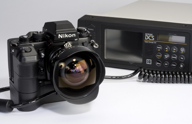 Kodak DCS 100 (cuerpo y objetivos Nikon)