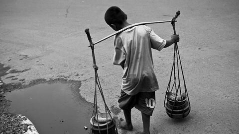 EDAD ANTIGUA MAY - Niños Tratados como objetos May 5, 800