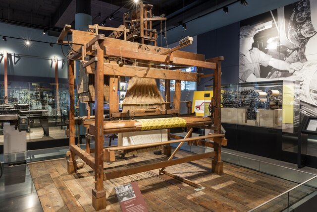 Jacquard Loom