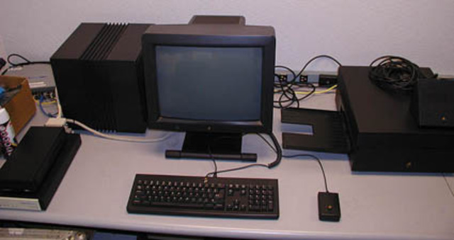 Se presenta el NeXT Computer.