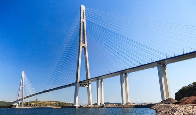 Puente de la isla de Russki (Rusia)