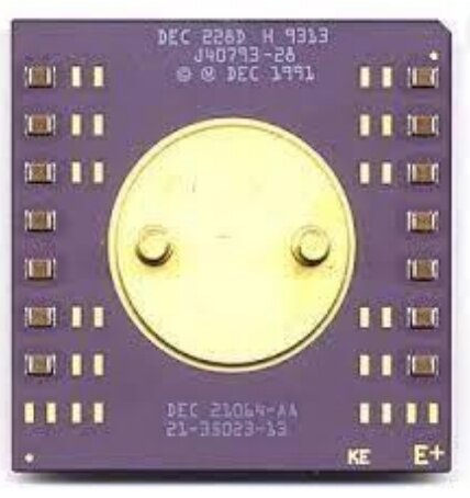 Dec presenta el primer chip RISC Alpha 64-bit. Se transmite por internet el primer audio. El virus Michelangelo realiza pequeños daños.
