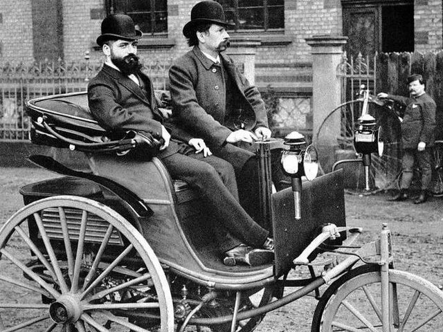 EL PRIMER VEHICULO CON GASOLINA