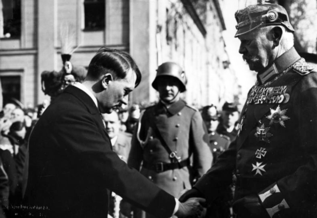 Adolf Hitler est nommé chancelier par Hindenburg