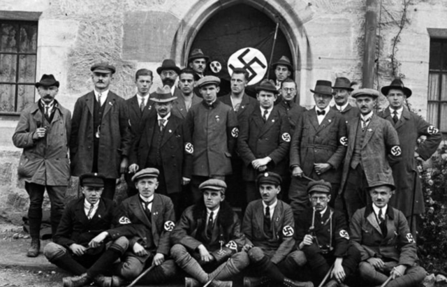 Le NSDAP devient officiellement parti unique