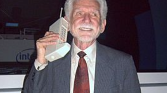 Primer telefono celular portátil